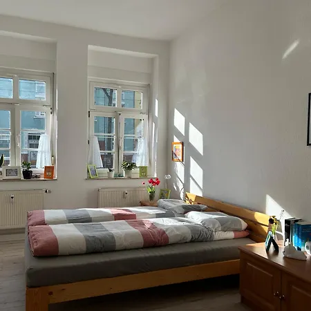 Sonnige Wohnung, Nur 10 Minuten Bis Ins Zentrum Apartment *