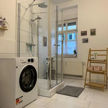 Sonnige Wohnung, Nur 10 Minuten Bis Ins Zentrum Apartment *