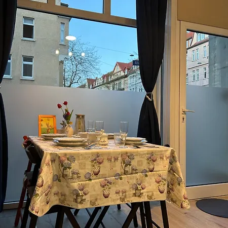 Sonnige Wohnung, Nur 10 Minuten Bis Ins Zentrum