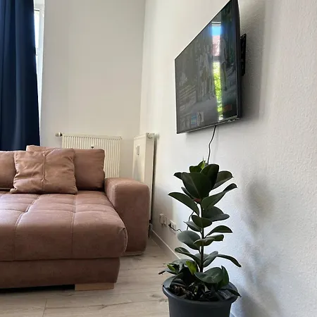 Sonnige Wohnung, Nur 10 Minuten Bis Ins Zentrum