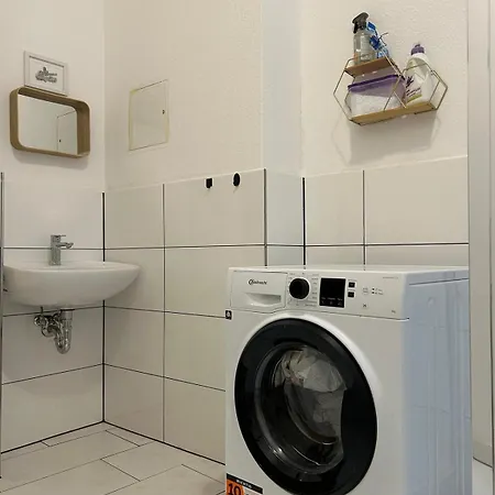 Sonnige Wohnung, Nur 10 Minuten Bis Ins Zentrum Apartment